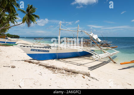 Traditional fishing boats on the beach at Siquijor Island, Philippines. Stock Photo