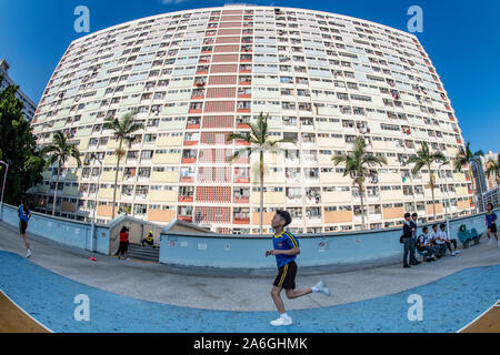 Schoolchildren carry out their athletics training on the Choi Hung Estate in Hong Kong Stock Photo