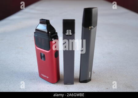 3 different vape pen electronic cigarette devices juul aspire