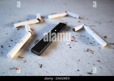 elf bar vape uk Gold JUUL Device | Free Shipping main image 1