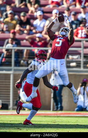 Stanford, California, USA. 26th Oct, 2019. Stanford Cardinal wide receiver Connor Wedington (5) catches a pass during the NCAA football game between the Arizona Wildcats and the Stanford Cardinal at Stanford Stadium in Stanford, California. Chris Brown/CSM/Alamy Live News Stock Photo