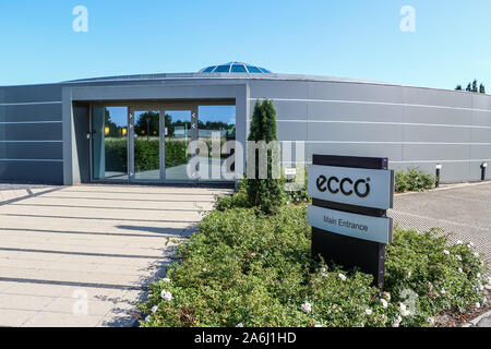 deltager skør I modsætning til ECCO Sko A/S a Danish shoe manufacturer and retailer head office is seen in  Bredebro, Denmark on 26 July 2019 ECCOÕs products are sold in 99 countries  from over 2,250 ECCO shops