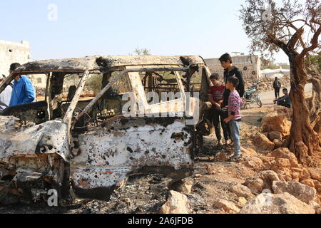 Barisha, Syria. 27th Oct, 2019. Syrian children inspect a burnt vehicle at the site near the northwestern Syrian village of Barisha in the province of Idlib near the border with Turkey, after media reports said Islamic State (IS) leader Abu Bakr al-Baghdadi was believed to be killed in a US Special Forces raid in the same province. Credit: Mustafa Dahnon/dpa/Alamy Live News Stock Photo