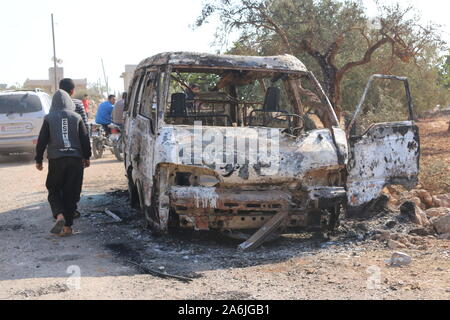 Barisha, Syria. 27th Oct, 2019. Syrians inspect a burnt vehicle at the site near the northwestern Syrian village of Barisha in the province of Idlib near the border with Turkey, after media reports said Islamic State (IS) leader Abu Bakr al-Baghdadi was believed to be killed in a US Special Forces raid in the same province. Credit: Mustafa Dahnon/dpa/Alamy Live News Stock Photo