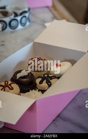 Gourmet cupcakes with a pink box in Gerogetown Stock Photo