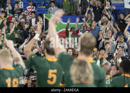 Kanagawa, Japan. 27th Oct, 2019. Players of South Africa celebrate their victory with supporters after the Rugby World Cup 2019 Semi-Final 2 between Wales and South Africa at International Stadium Yokohama, near to Tokyo. South Africa defeats Wales 19-16. Credit: Rodrigo Reyes Marin/ZUMA Wire/Alamy Live News Stock Photo