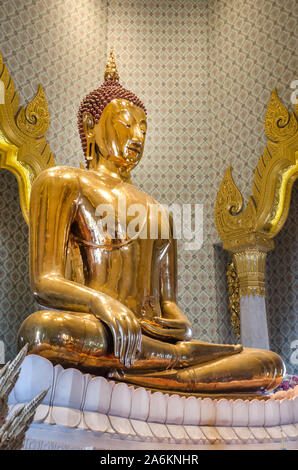 Thailand, Bangkok, Wat Traimit, 5.5 tons golden Buddha made of solid ...