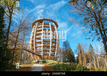 Senior hikers passing the new wooden 'Baumwipfelpfad' observation tower on top of the Grünberg, OÖ, Austria Stock Photo