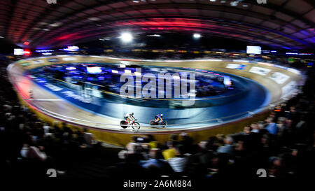 London, UK. 27th Oct, 2019. Katie Archibald of Great Britain (right) competes in Women 10K Scratch Race during Day 6 of Six Day London 2019 at Lee Valley VeloPark on Sunday, October 27, 2019 in LONDON, UNITED KINGDOM. Credit: Taka Wu/Alamy Live News Stock Photo
