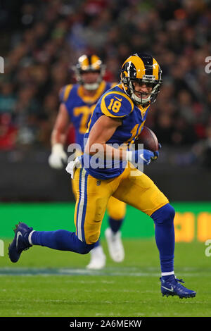 https://l450v.alamy.com/450v/2a6mekw/london-uk-27th-oct-2019-rams-wide-receiver-cooper-kupp-18-runs-with-the-ball-during-the-nfl-game-between-cincinnati-bengals-and-la-rams-at-wembley-stadium-in-london-united-kingdom-27-october-2019-credit-european-sports-photographic-agencyalamy-live-news-2a6mekw.jpg