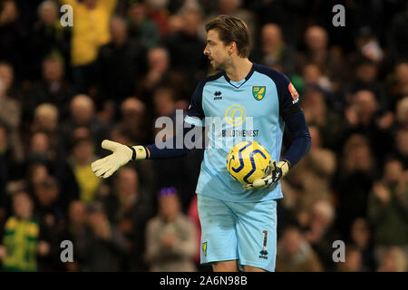 Norwich, UK. 27th Oct, 2019. Tim Krul, the goalkeeper of Norwich City gives instructions to his team mates. Premier league match, Norwich City v Manchester Utd at Carrow Road Stadium in Norwich on Sunday 27th October 2019. this image may only be used for Editorial purposes. Editorial use only, license required for commercial use. No use in betting, games or a single club/league/player publications. pic by Steffan Bowen/Andrew Orchard sports photography/Alamy Live news Credit: Andrew Orchard sports photography/Alamy Live News Stock Photo