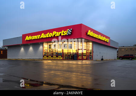 Yorkville, New York - Oct 27, 2019: Dusk View of Advance AutoParts Store, a Retail Supplier of Aftermarket Auto Parts and Accessories, One of about 50 Stock Photo