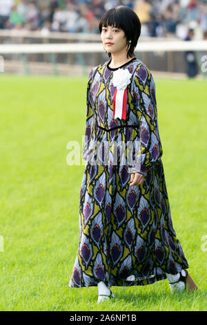 Tokyo, Japan. 27th Oct, 2019. Japanese actress Mitsuki Takahata attends a ceremony of the Tenno Sho (Autumn) at Tokyo Racecourse in Tokyo, Japan. Credit: Aflo Co. Ltd./Alamy Live News Stock Photo