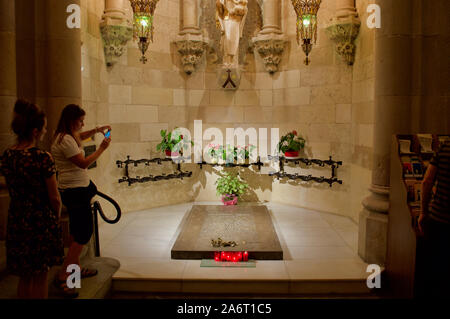 The tomb of Gaudi in the crypt at La Sagrada Familia in Barcelona, Spain Stock Photo