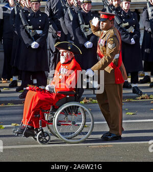 Victoria Cross recipients William Speakman (Chelsea pensioner) being pushed in his wheelchair by fellow recipient Johnson Beharry, marching past  Her Majesty The Queen and Duke of Edinburgh with other members of the British Royal family who joined join political leaders and members of the public for Remembrance service at  a wreath laying ceremony at the Cenotaph in Whitehall, London, England. November 2017. Stock Photo