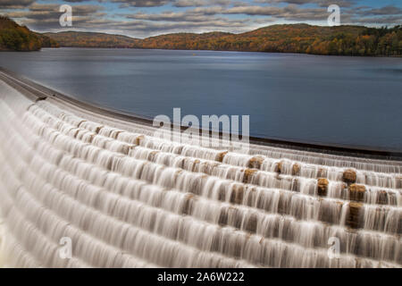 New Croton On The Hudson Dam - Croton Dam waterfall also known as the Cornell Dam during a beautiful autumn afternoon. Stock Photo