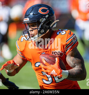 Chicago, Illinois, USA. 27th Oct, 2019. - Bears #32 David Montgomery runs  with the ball during the NFL Game between the Los Angeles Chargers and  Chicago Bears at Soldier Field in Chicago,