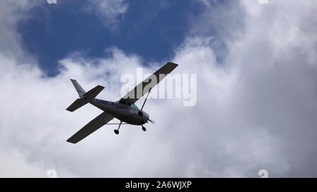 Cessna 172L C-FHNO in flight, August 23, 2019 Stock Photo