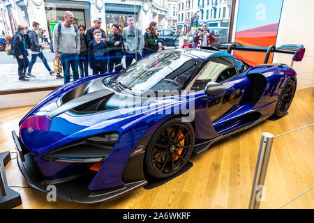 October 2019 - People admiring the McLaren Senna car through the shop window at the Microsoft store in Oxford Circus, London, UK Stock Photo