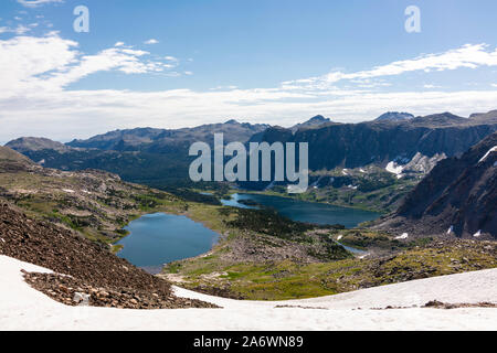 The Wind River Range, mountains in the Shoshone National Forest, Fremont County, Wyoming, USA. Macon Lake on the left, Washakie Lake on the right and Stock Photo