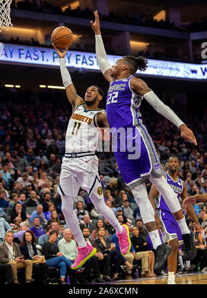 Sacramento, CA, USA. 28th Oct, 2019. Denver Nuggets guard Monte Morris (11) drives to the basket past Sacramento Kings forward Richaun Holmes (22) during a game at Golden 1 Center on Monday, October 28, 2019 in Sacramento. Credit: Paul Kitagaki Jr./ZUMA Wire/Alamy Live News Stock Photo