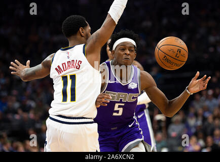 Sacramento, CA, USA. 28th Oct, 2019. Sacramento Kings guard De'Aaron Fox (5) tries to control the ball with Denver Nuggets guard Monte Morris (11) during a game at Golden 1 Center on Monday, October 28, 2019 in Sacramento. Credit: Paul Kitagaki Jr./ZUMA Wire/Alamy Live News Stock Photo