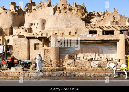 View of the town center of Siwa oasis and Shali fortress in the Sahara desert in Egypt, Africa Stock Photo