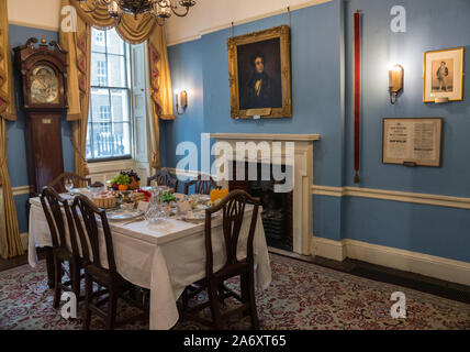 May 2019. Charles Dickens Museum. Dining room of his georgian house on 48 Doughty Street in Holborn, London Borough of Camden (England, United Kingdom Stock Photo