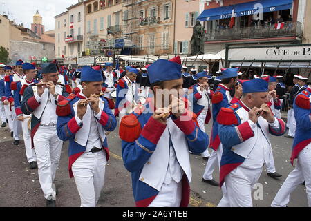 Flute-players in Les Bravades festival parade in the port of St Tropez, France Stock Photo