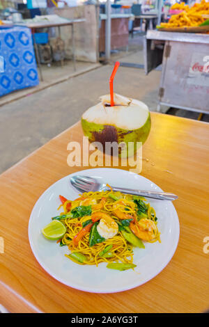 Pad See Ew, stiri fried noodles and seafood, with coconut juice, Fresh Food Market, Krabi town, Thailand Stock Photo