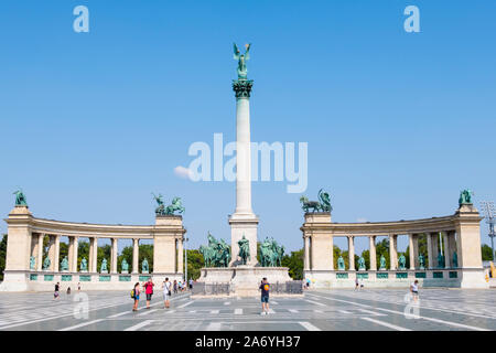 Millenniumi emlekmu, Millenium Monument, Hosok Tere, Heroes Square, Budapest, Hungary Stock Photo