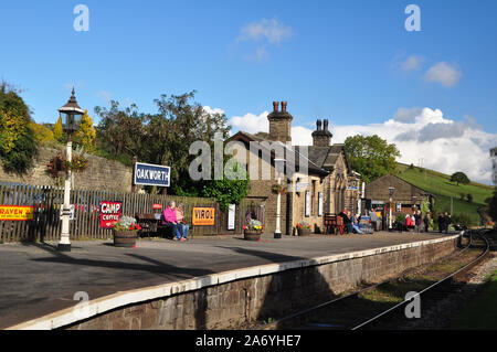 Passengers, Oakworth station,  Keighley and Worth Valley Railway Stock Photo