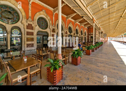 ISTANBUL TURKEY SIRKECI RAILWAY STATION ORIENT EXPRESS TERMINAL STYLISH OUTDOOR RESTAURANT Stock Photo