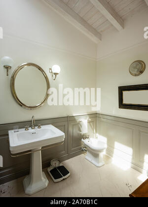 Elegant and luxurious bathroom in the villa. No one inside Stock Photo