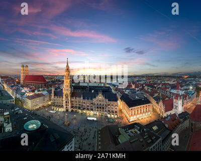 eautiful panorama of Munich city centre at sunset - Marienplatz, Church of our Lady, Old and New Town Hall Stock Photo