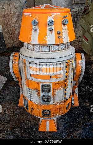 Orange and White droid at Galaxy's Edge Star Land Stock - Alamy