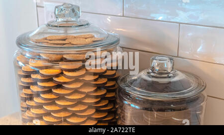 https://l450v.alamy.com/450v/2a722te/panorama-frame-glass-storage-jars-filled-with-cookies-in-kitchen-2a722te.jpg