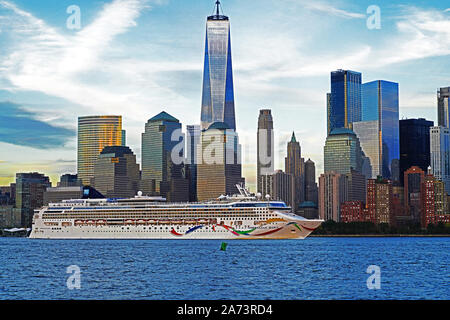 Norwegian Dawn cruise ship at New York Harbor port Stock Photo