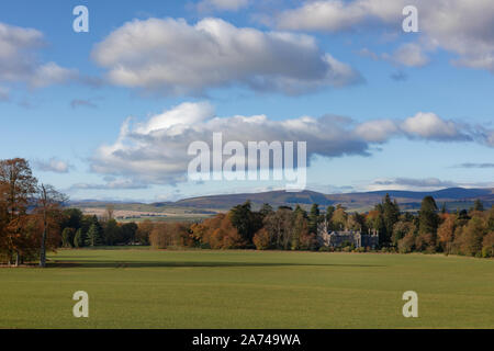 Looking across the farm fields on the Valley Floor towards Finavon Castle, with the Hills of the Angus Glens in the background, on a clear Autumn Afte Stock Photo