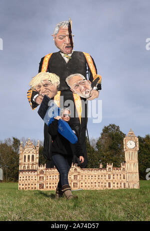 Artist Andrea Deans with the repaired effigy of Speaker John Bercow, holding the heads of Prime Minister Boris Johnson and Labour party leader Jeremy Corbyn, by the Edenbridge Bonfire Society at Breezehurst Farm Industrial Park, which will be burned at an annual bonfire celebration in Edenbridge, Kent. Stock Photo