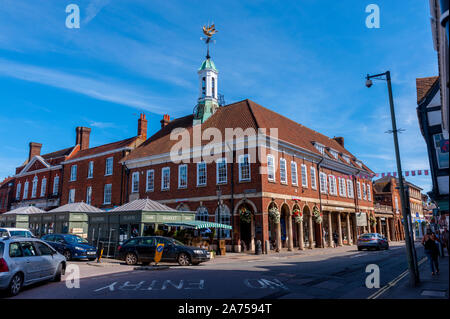 East St Farnham Surrey looking towards Farnham town hall with Castle St Market in foreground Stock Photo