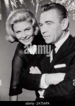 Peter Frankenfeld, deutscher Sänger, Schauspieler und Entertainer, mit Ehefrau Lonny Kellner, Deutschland ca. 1959. German singer, actor and entertainer Peter Frankenfeld with his wife Lonny Kellner, Germany ca. 1959. Stock Photo