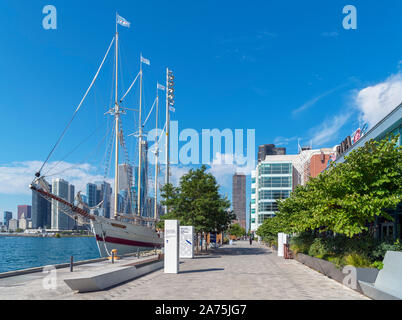 The Chicago skyline from Navy Pier with the sailing ship Windy in the foreground, Chicago, Illinois, USA. Stock Photo