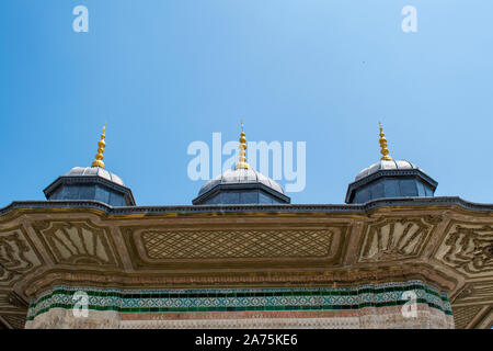 Istanbul, Turkey: details of Ahmet Cesmesi, Fountain of Sultan Ahmed III built under the Ottoman sultan in the style of the Tulip period Stock Photo