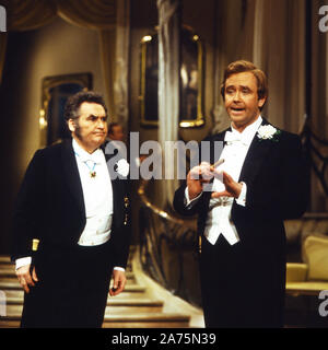 Aufzeichnung der Aufführung der Operette 'Die lustige Witwe' von Franz Lehar in der Deutschen Oper Berlin, Deutschland 1979. Grimm 1126. Mitwirkende: Benno Kusche, Rene Kollo Stock Photo