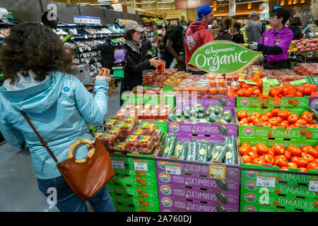 Thousands Of Excited Shoppers Flock To The Wegmans Supermarket In ...