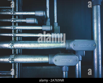 https://l450v.alamy.com/450v/2a769nr/electrical-conduit-forming-a-pattern-of-lines-on-a-wall-2a769nr.jpg