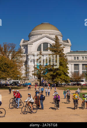WASHINGTON, DC, USA - People on bicycle tour in front of Smithsonian National Museum of Natural History. Stock Photo