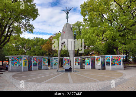 Children's Peace Monument in the Hiroshima Peace Memorial Park, Hiroshima, Japan Stock Photo