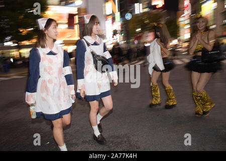 Shibuya, Tokyo, Japan. 30th Oct, 2019. People gather in Tokyo to celebrate Halloween. Halloween has become a popular day to enjoy the evening at the Shibuya District in Tokyo, Japan. Photo taken on Wednesday October 30, 2019. Photo by: Ramiro Agustin Vargas Tabares Credit: Ramiro Agustin Vargas Tabares/ZUMA Wire/Alamy Live News Stock Photo